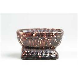BENNINGTON FOOTED SOAP DISH.