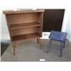 Image 1 : Vintage shelf and stool