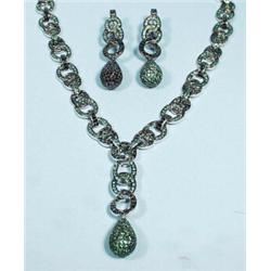 An important 18 kt. white gold, diamond and green garnet suite designed by Paolo Piovan. Heavy 18…