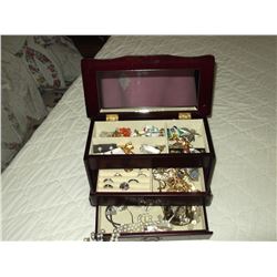 Vintage Jewelery 3 boxes