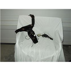 Pellet Revolver  Crossman #6  /Leather Holster