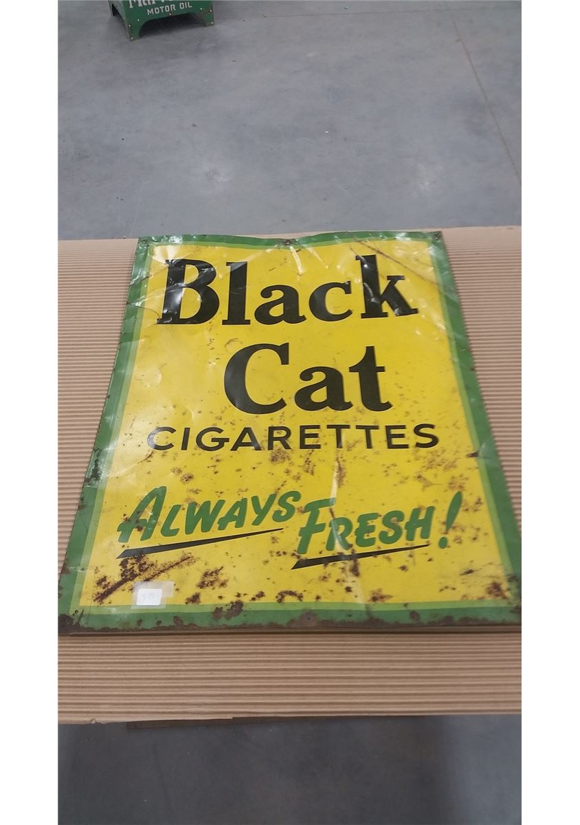 cigarettes case with lighter Lot cigarettes case with lighter Lot