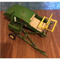 JohnDeere Tin Pull Type combine Toy