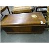 Image 1 : Art Décor Cedar Trunk - Top Needs Refinish