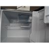 Image 2 : Mini Fridge - Running - Cold