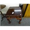 Image 1 : Mahogany Paw Foot End Table