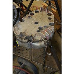 PORTABLE TRI-STAND PIPE THREADER CHAIN VISE