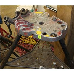 PORTABLE TRI-STAND PIPE THREADER