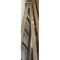 10ft WOODEN LADDER