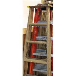 5ft WOODEN LADDER