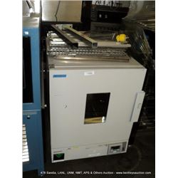 YAMATO DVS 600 DRYING OVEN