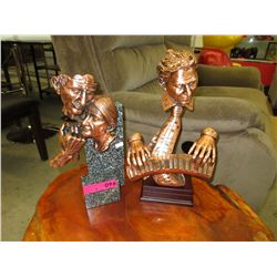 2 Statues - 1 is on a marble plinth