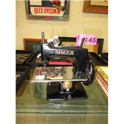 Vintage Mini Singer sewing machine