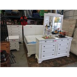 NEW - King sized bedroom suite