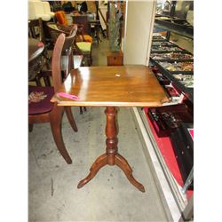 Vintage - Mahogany tilt-top table, circa 1880