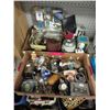 Image 1 : 2 Boxes of decorative household objects