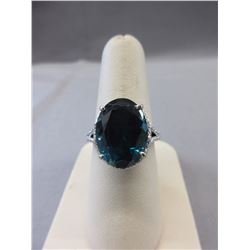 Seaside Quartz ring set with 4 Diamonds