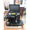 Image 1 : Vintage - Singer "Featherlite" sewing machine