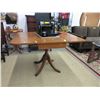Image 2 : 1930's Duncan Phyfe drop leaf table