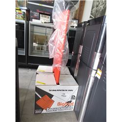 6 New snow shovels in display box