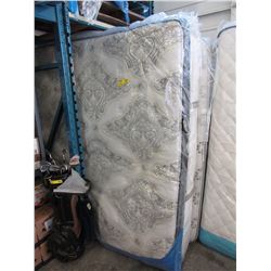 New - King size memory foam mattress