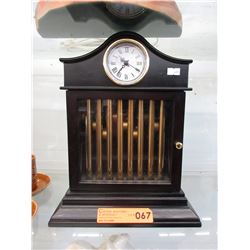Battery operated clock - Plays Christmas carols