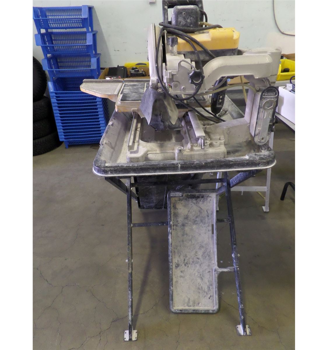 DEWALT WET SLIDING TILE SAW