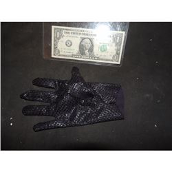 SPIDER-MAN 3 SCREEN USED RIGHT VENOM SUIT GLOVE