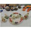 Image 6 : LOT 5 VINTAGE RESIN MINIATURE TEA SETS