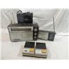 Image 1 : LOT 5 VINTAGE PORTABLE & HAND HELD RADIOS