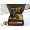 Image 4 : LOT 3 VINTAGE PIANO & HEART MUSIC BOXES