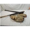 Image 1 : LOT 5 ASSORTED BASEBALL BATS & BASEBALL CLOVES