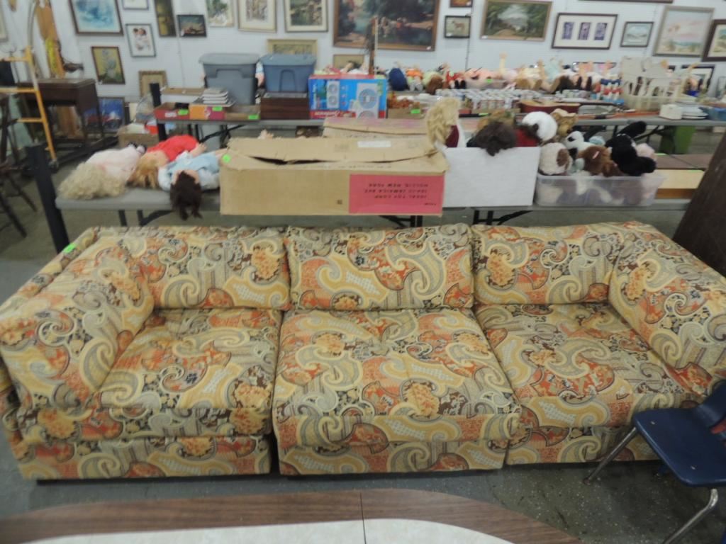 VINTAGE RETRO SECTIONAL COMFY COUCH