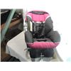 Image 2 : LOT 2 BABY TREND CAR SEAT & BABY BATH