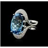 Image 2 : 14KT White Gold 24.02ct Topaz and Diamond Ring