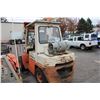 Image 2 : DATSUN 8000LB CAPACITY PROPANE FORKLIFT WITH SIDE SHIFT