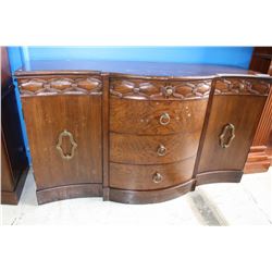 SIDEBOARD BUFFET