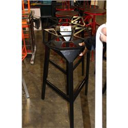 PAIR OF BLACK METAL MODERN BLACK BAR STOOLS