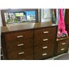 Image 1 : CONTEMPORARY 8 DRAWER DRESSER WITH MATCHING MIRROR AND 2 DRAWER NIGHT STAND