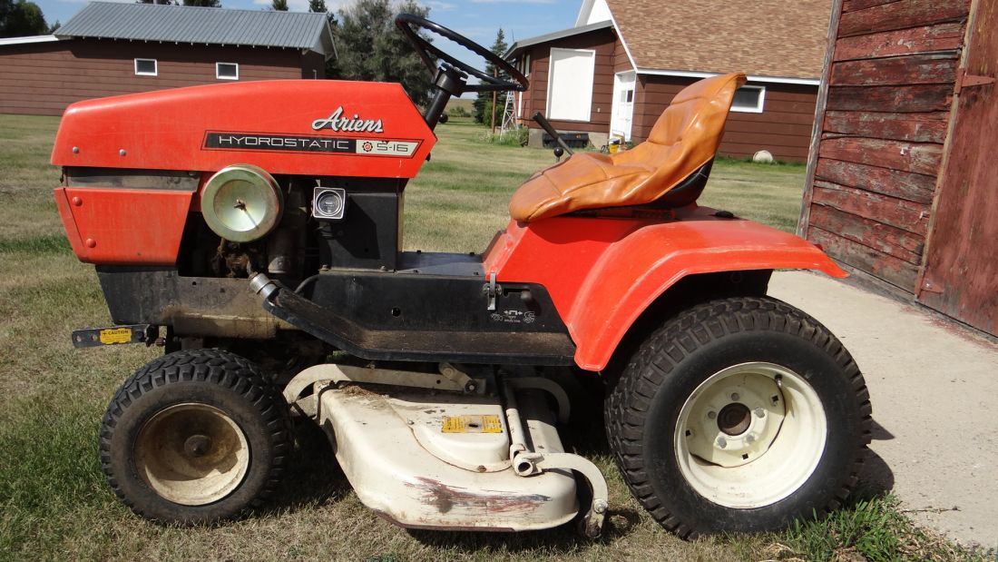 1975 Ariens S16 tractor, Mdl 931003, 13 hrs on new engine, hydrostatic