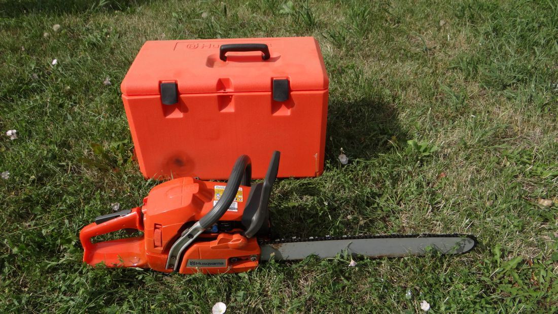 Husqvarna 359 chainsaw, 20”, gas, near new!