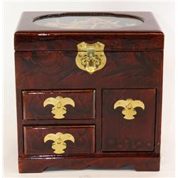 LACQUER FINISHED JEWELLERY BOX W/ CORK CARVING DÉCOR. (MUSICAL)