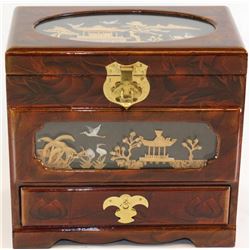 LACQUER FINISHED JEWELLERY BOX W/ CORK CARVING DÉCOR. (MUSICAL)