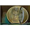 Image 1 : BOX OF HOUSEHOLD BOWL PLATES ETCS
