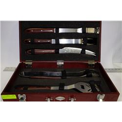 NEW BARBEQUE TOOLS IN WOOD CASE