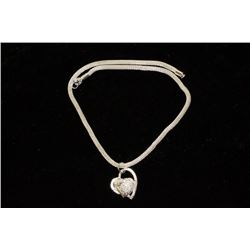 NECKLACE W/ HEART PENDANT