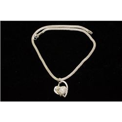 NECKLACE W/ HEART PENDANT