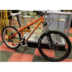 SPECIALIZED 21 SPEED DOWNHILL MOUNTAIN BIKE W/