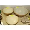Image 1 : SET OF 3 VINTAGE ENGLISH MIXING BOWLS
