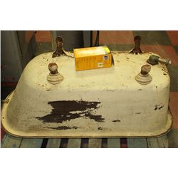 VINTAGE CLAW FOOT TUB
